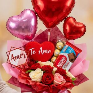 Arranjo presente romântico feito com: Balão de coração “Eu te Amo”